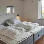 3 Bedroom Beautiful In Casa de Férias Hejls