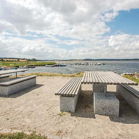 Feriehus 3 Bedroom Beautiful In Hejls