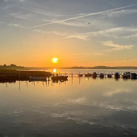 3 Bedroom Beautiful In Holiday home *