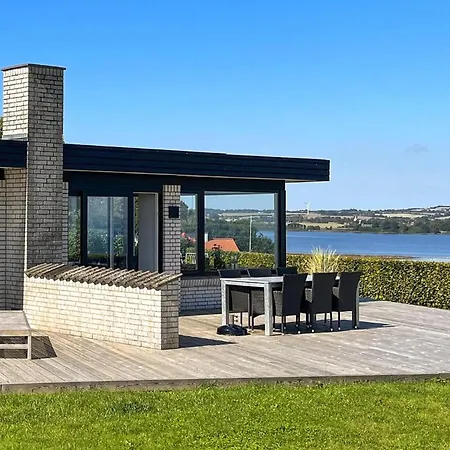 3 Bedroom Beautiful In Hejls