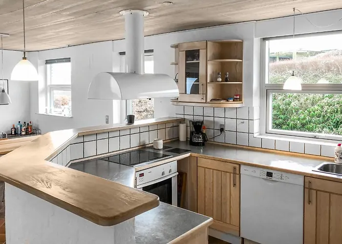 3 Bedroom Beautiful In Hejls