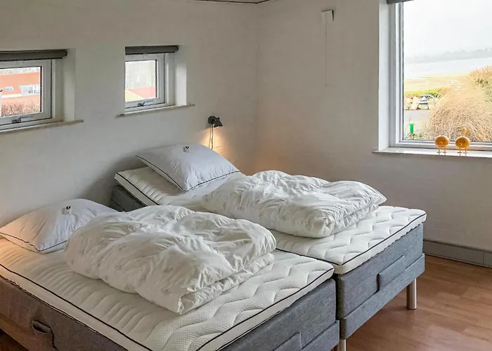 3 Bedroom Beautiful In Casa vacanze Hejls