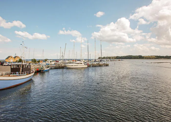 3 Bedroom Beautiful In Hejls