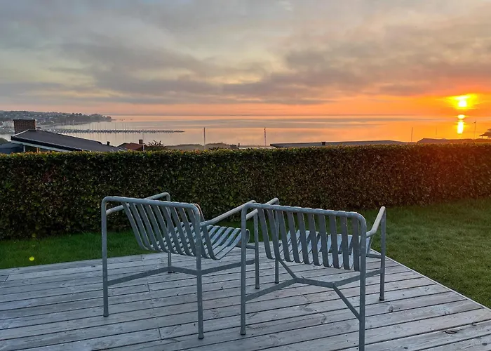 3 Bedroom Beautiful In Casa vacanze *